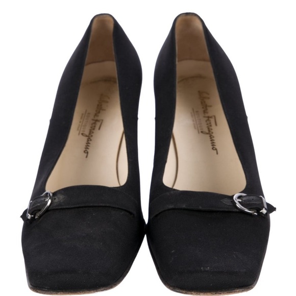 Ferragamo Authentic Salvatore Ferragamo Minuetto Black Pumps - Picture 2 of 10